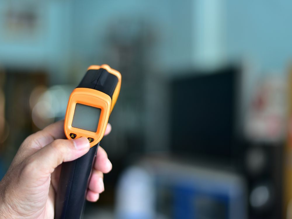 アルコールチェッカーの市販用と業務用の違い